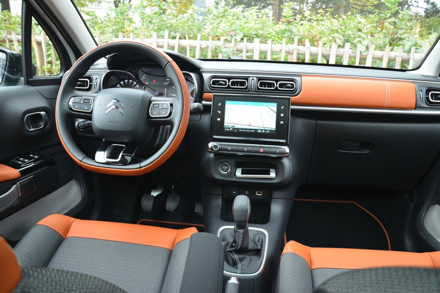 enoikiazomena_aftokinita_veria_viva_van_rentals_c3_aircross 
